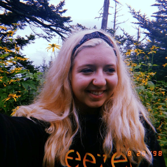 Meet your Posher, Hailey - Picture 1 of 1